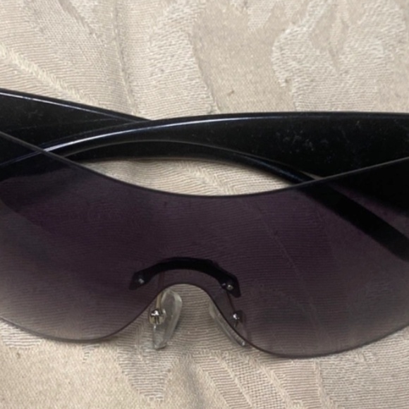 Glasses - Picture 1 of 2